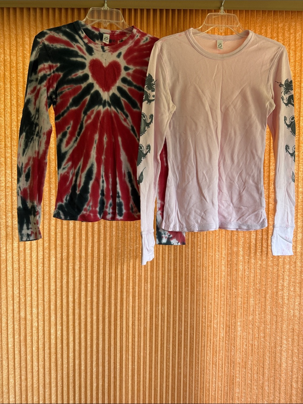Otomix Women’s Tie-Dye Heart and Dragon Long Sleeve Tops Size M